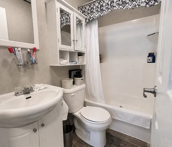 WATERFRONT 2 – CEDAR VALLEY COTTAGE RESORT