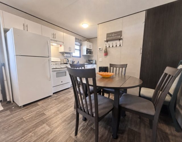 WATERFRONT 2 – CEDAR VALLEY COTTAGE RESORT