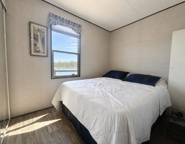 WATERFRONT 2 – CEDAR VALLEY COTTAGE RESORT
